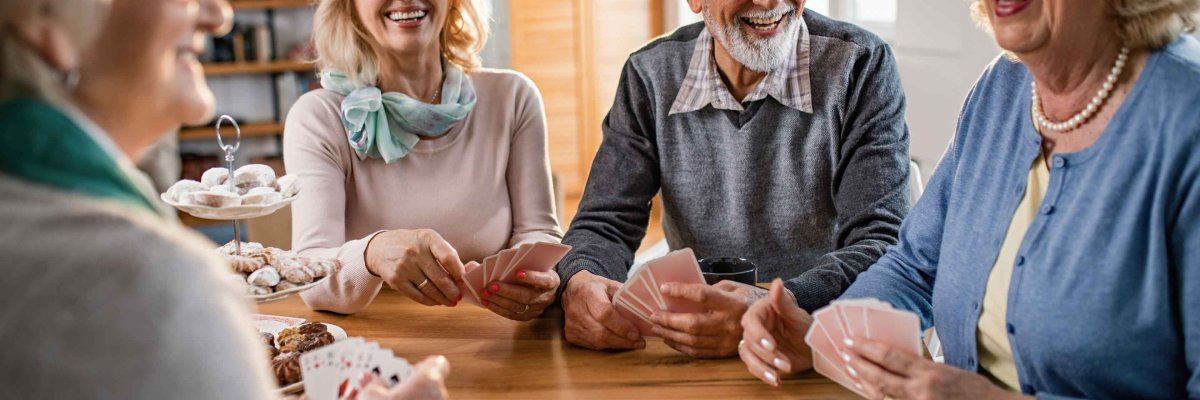 Group,Of,Cheerful,Mature,People,Having,Fun,While,Playing,Cards