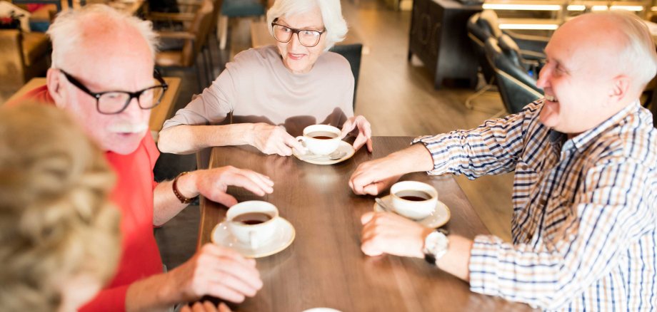 Group,Of,Happy,Senior,Friends,In,Casual,Clothing,Gathering,Together