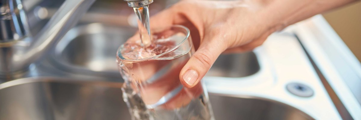 Pouring,Fresh,Tap,Water,Into,A,Glass